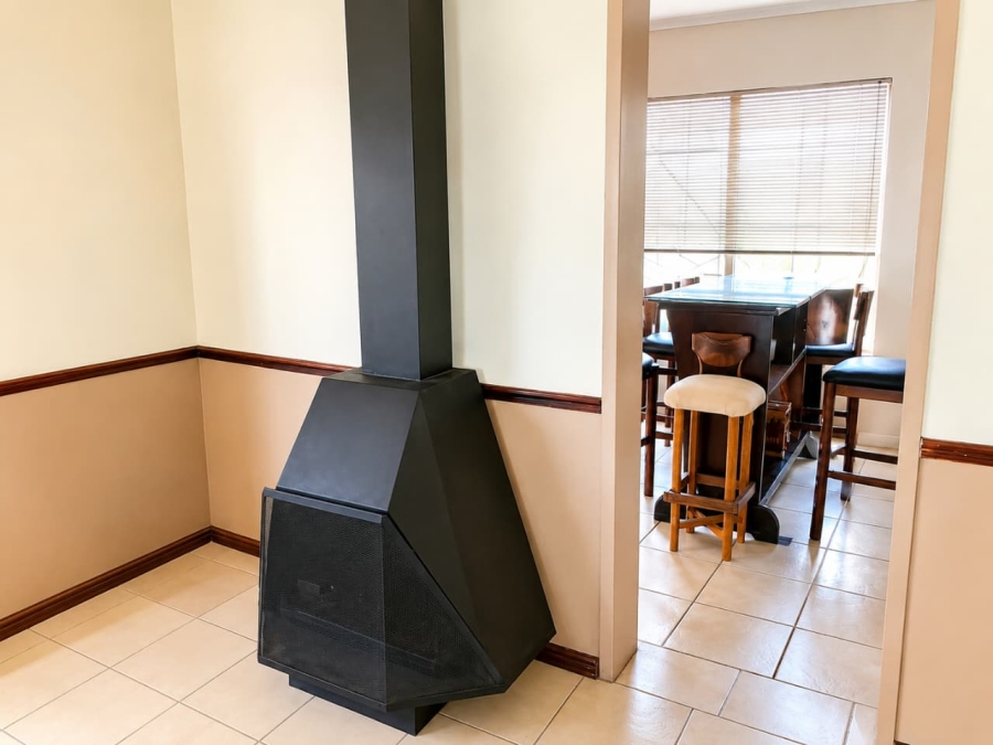 To Let 4 Bedroom Property for Rent in Riebeeckstad Free State
